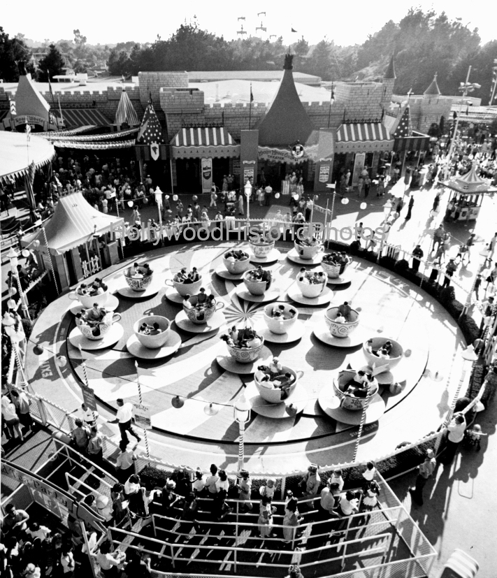 Disneyland 1963 Tea Cups ride in Fantasyland.jpg